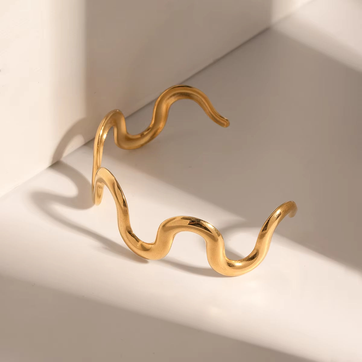 New Arrival 18K Gold Plated Wave Bracelets Gift Stainless Steel Twist Wavy Cuff Bangle for Women